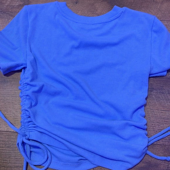 A blue garage top - Picture 2 of 2